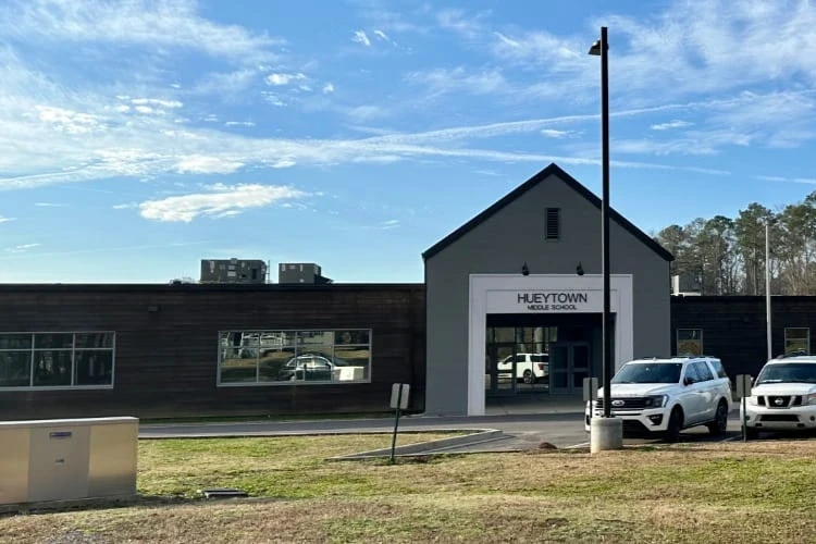Hueytown Middle School building