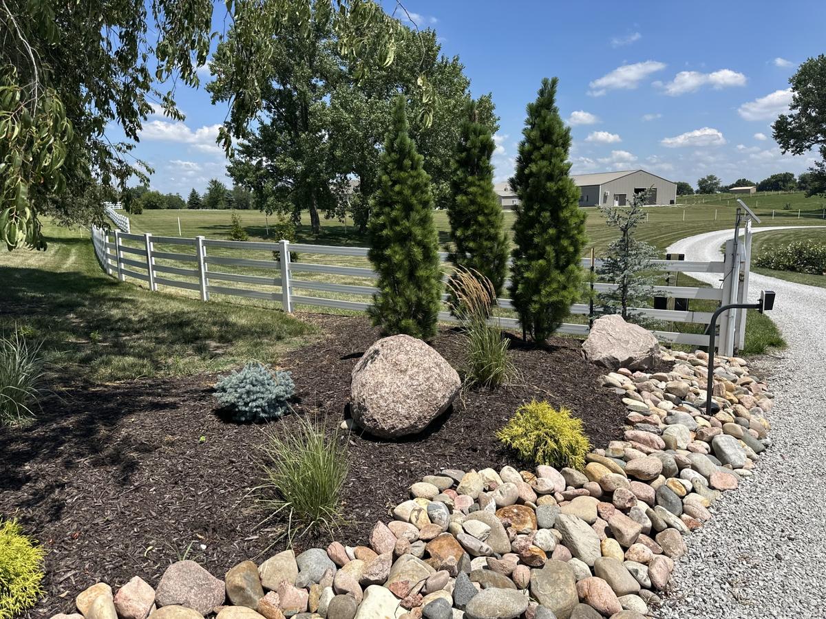 DG Lawnscaping gallery image 1