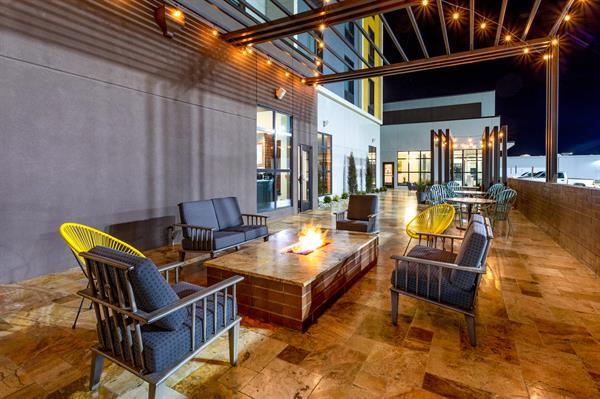 Hilton Garden Inn & Convention Center gallery image 8