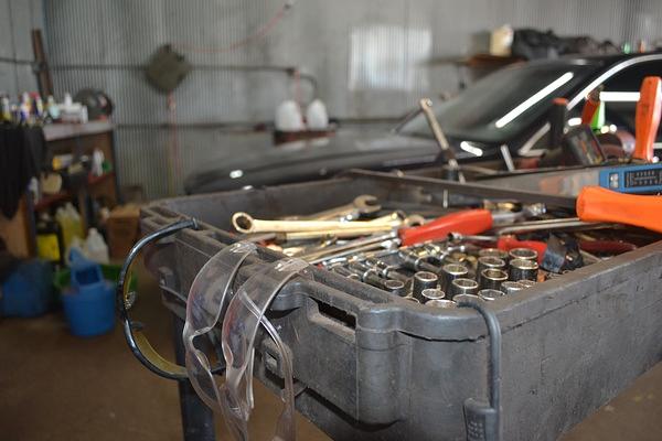 R F Auto Repair LLC logo