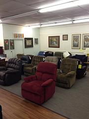 Loose Family Furniture and Flooring logo