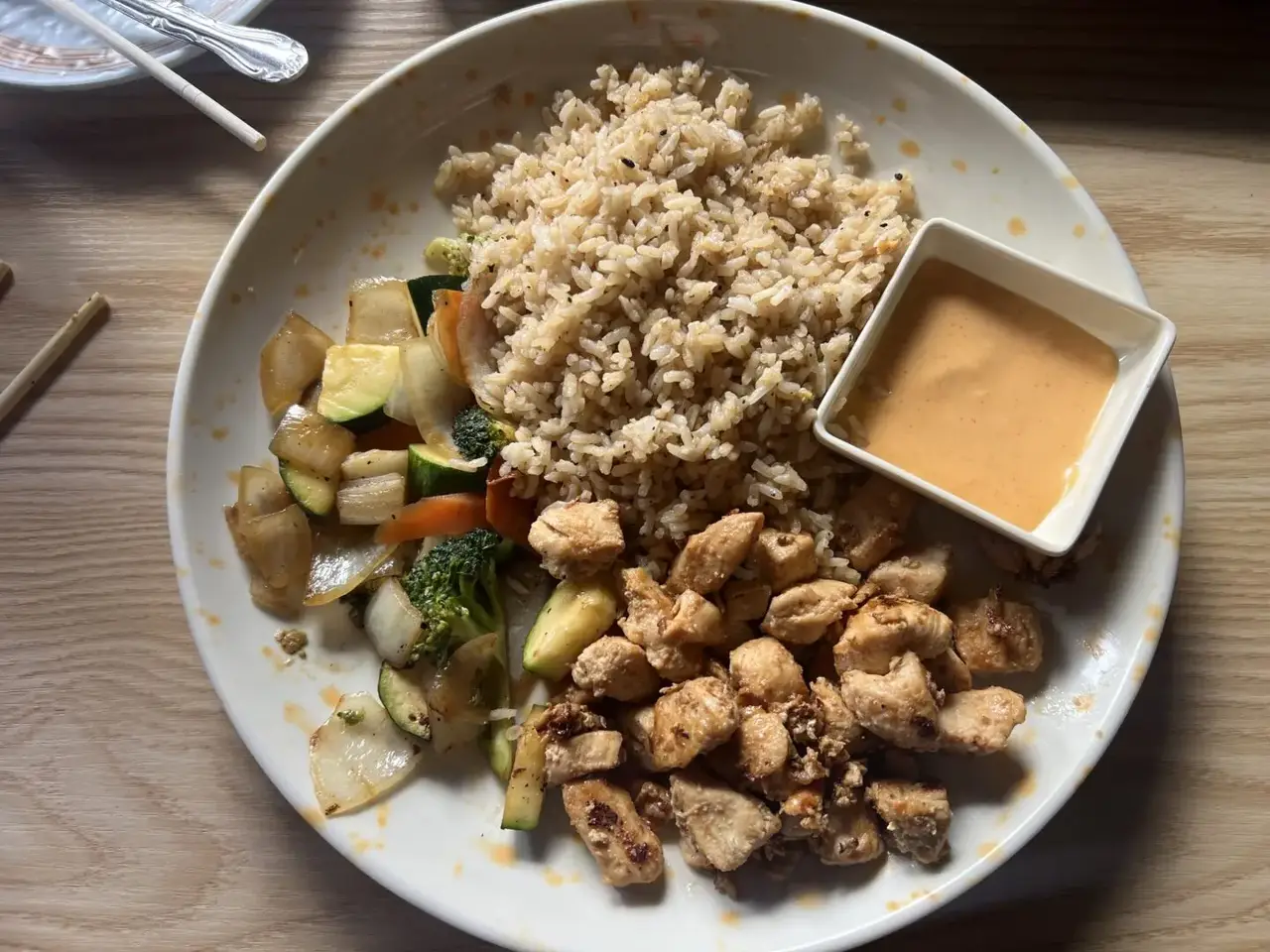 Kitchen-style chicken hibachi plate with grilled vegetables, fried rice, and yum yum sauce.