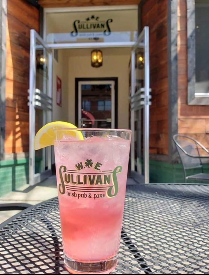 WE Sullivans Irish Pub gallery image 3