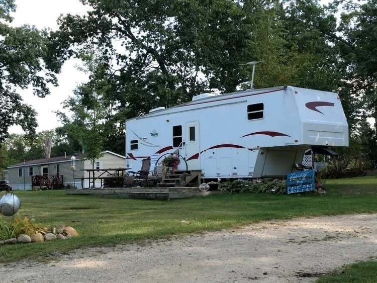 Deep Lake Campground & Vacation Villas in Adams County