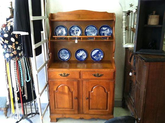 Woods'  Antiques 'N More gallery image 2