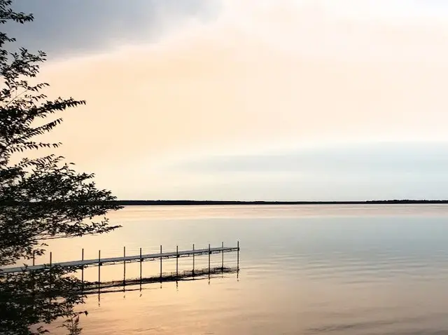 Castle Rock Lake Motel & RV Park in Adams County