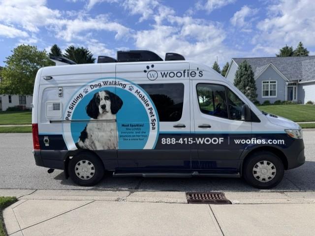 Woofie's of Fishers gallery image 1