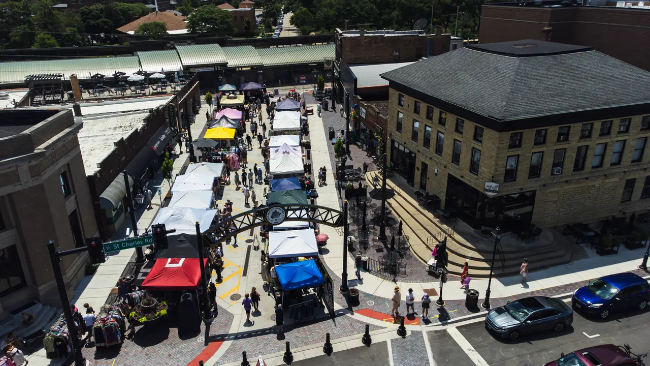 Visitors at Lombard's Outdoor Vintage Day