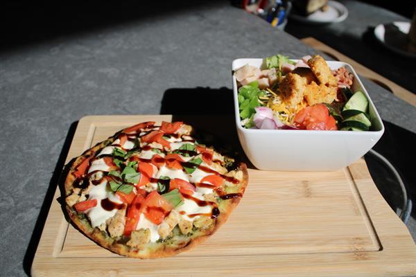 Paisley Pear Bar, Bistro & Market gallery image 1