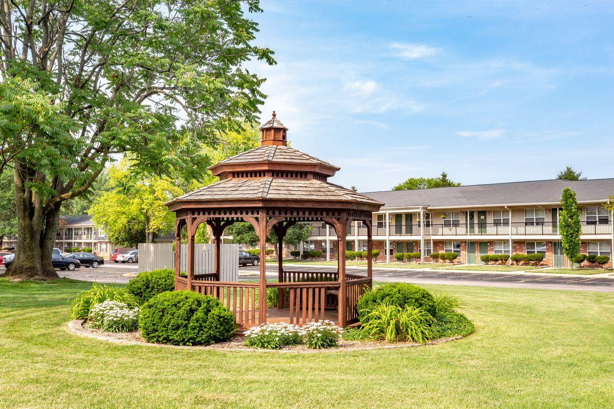 Forest Park Apartments header image